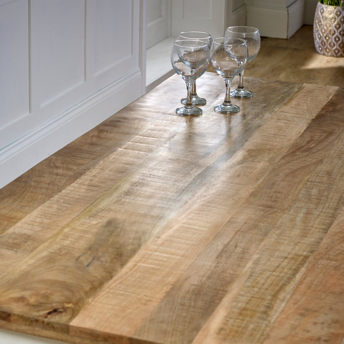 Arnewood Dining Table